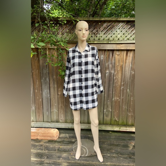 Long Button Down Long Sleeve Flannel with Pockets - Picture 11 of 12